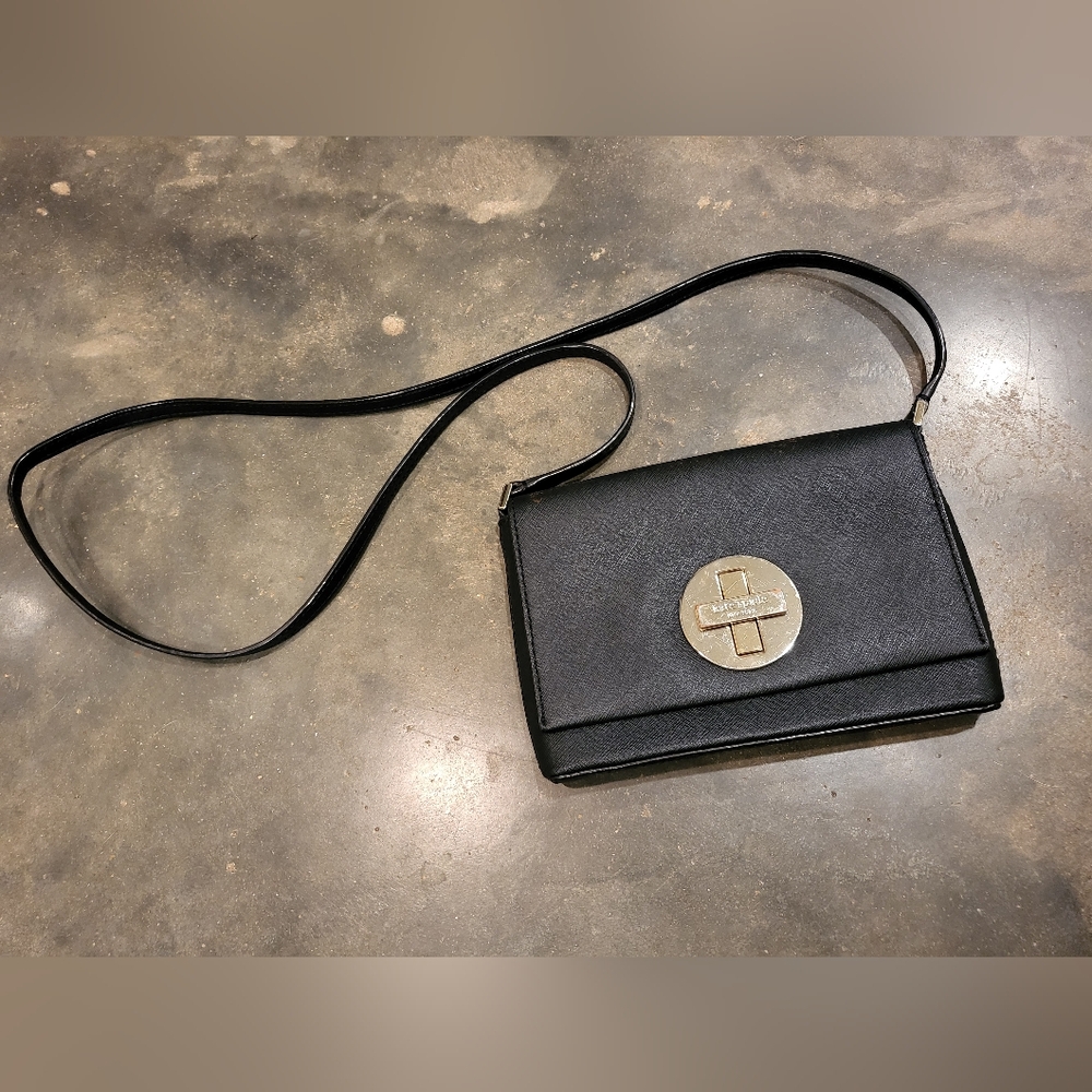 Gorgeous KATE SPADE black leather crossbody logo buckle purse striped inside